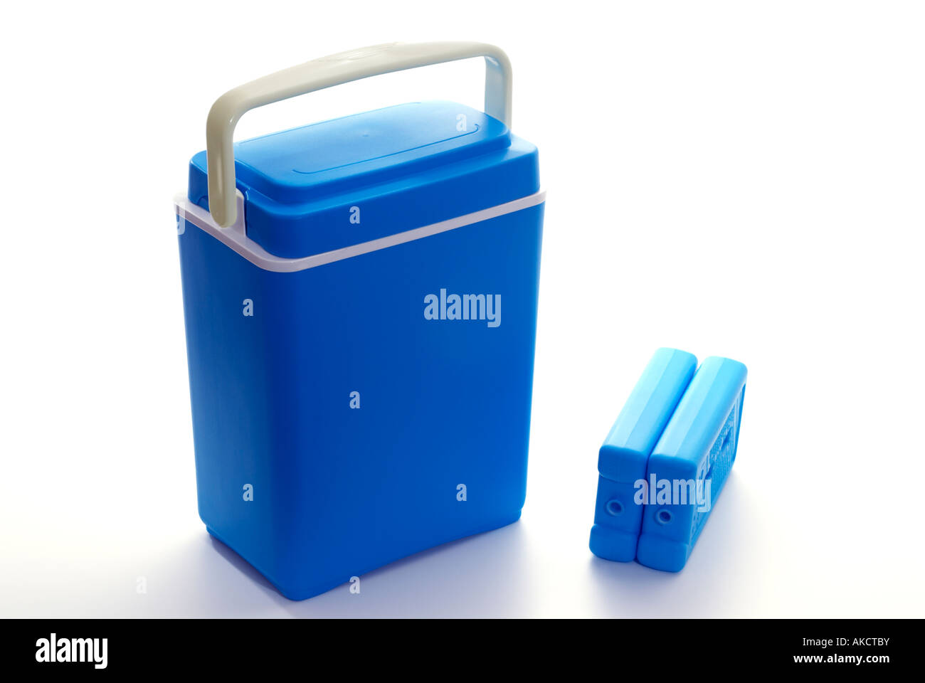 Coolbox and "ice packs Stock Photo - Alamy