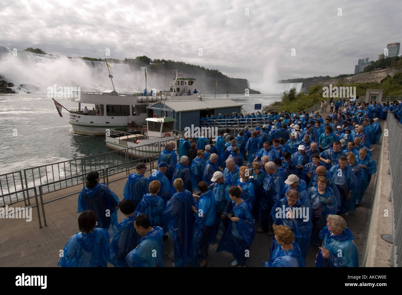 Tourists queuing for the Maid of the Mist Stock Photo