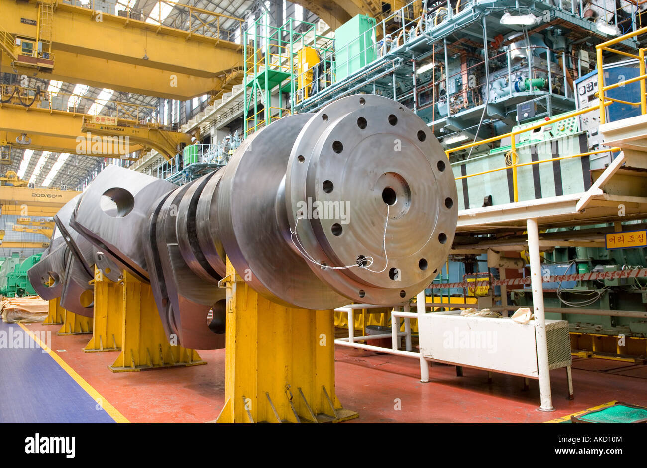Crankshaft ship hires stock photography and images Alamy