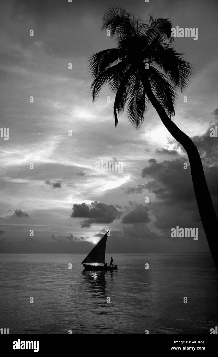 Dhoni (Maldivian boat) in the sunset. Meerufenfushi Island, North Male Atoll, Maldives. Stock Photo