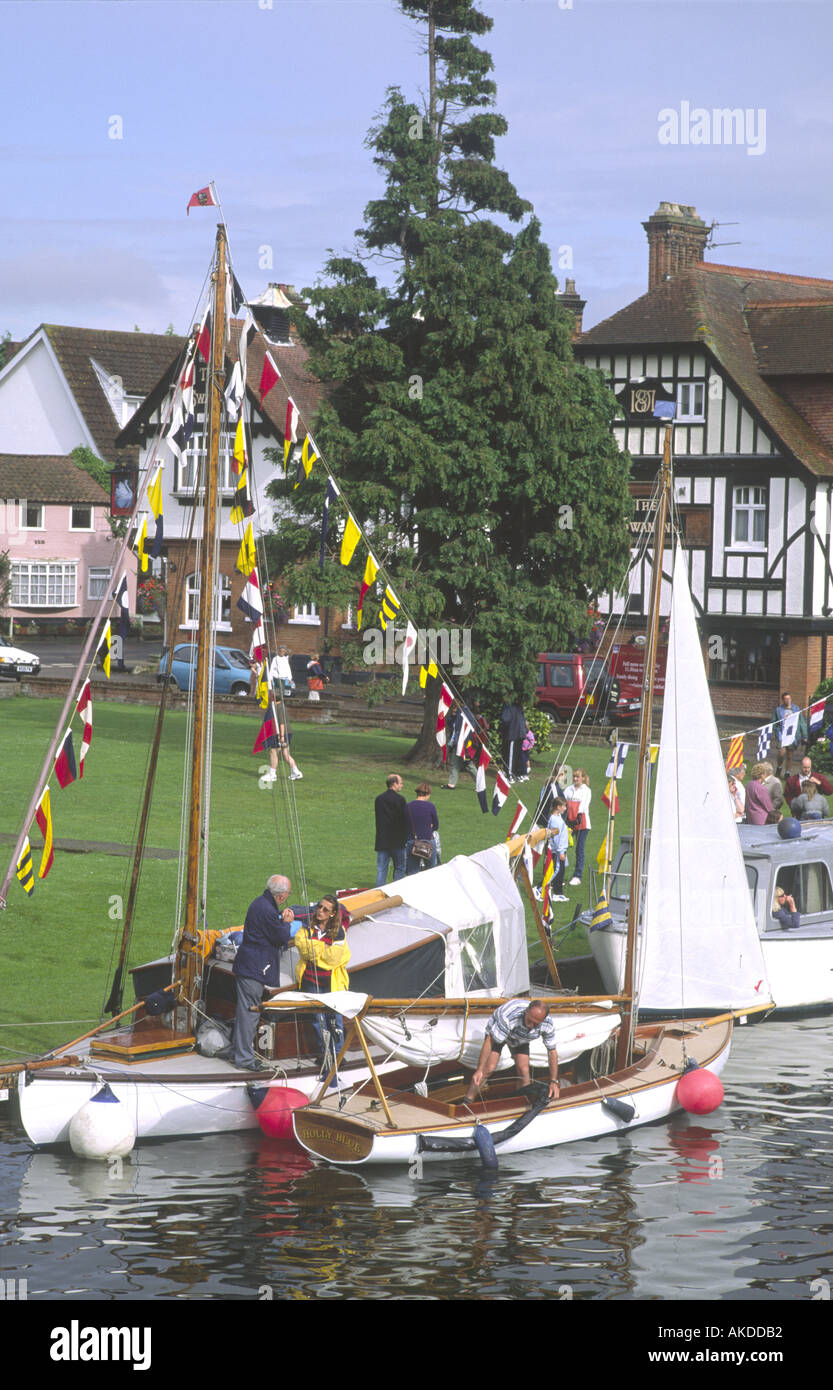 SAILING BOATS ON THE RIVER BURE DURING THE HORNING REGATTA HORNING NORFOLK BROADS NORFOLK EAST