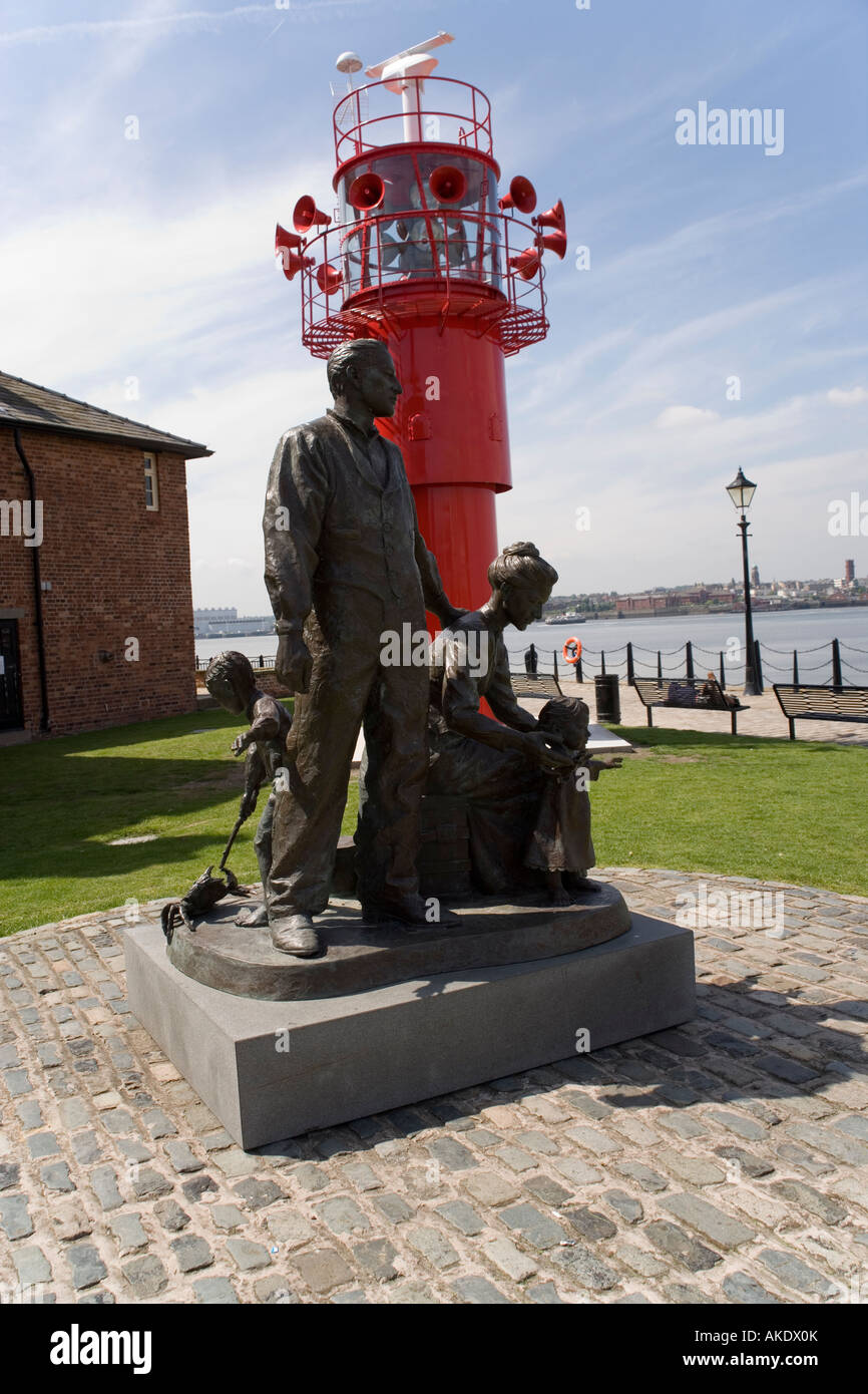 Statue to the Emigrants who left the port of Liverpool,on the Riverside ...