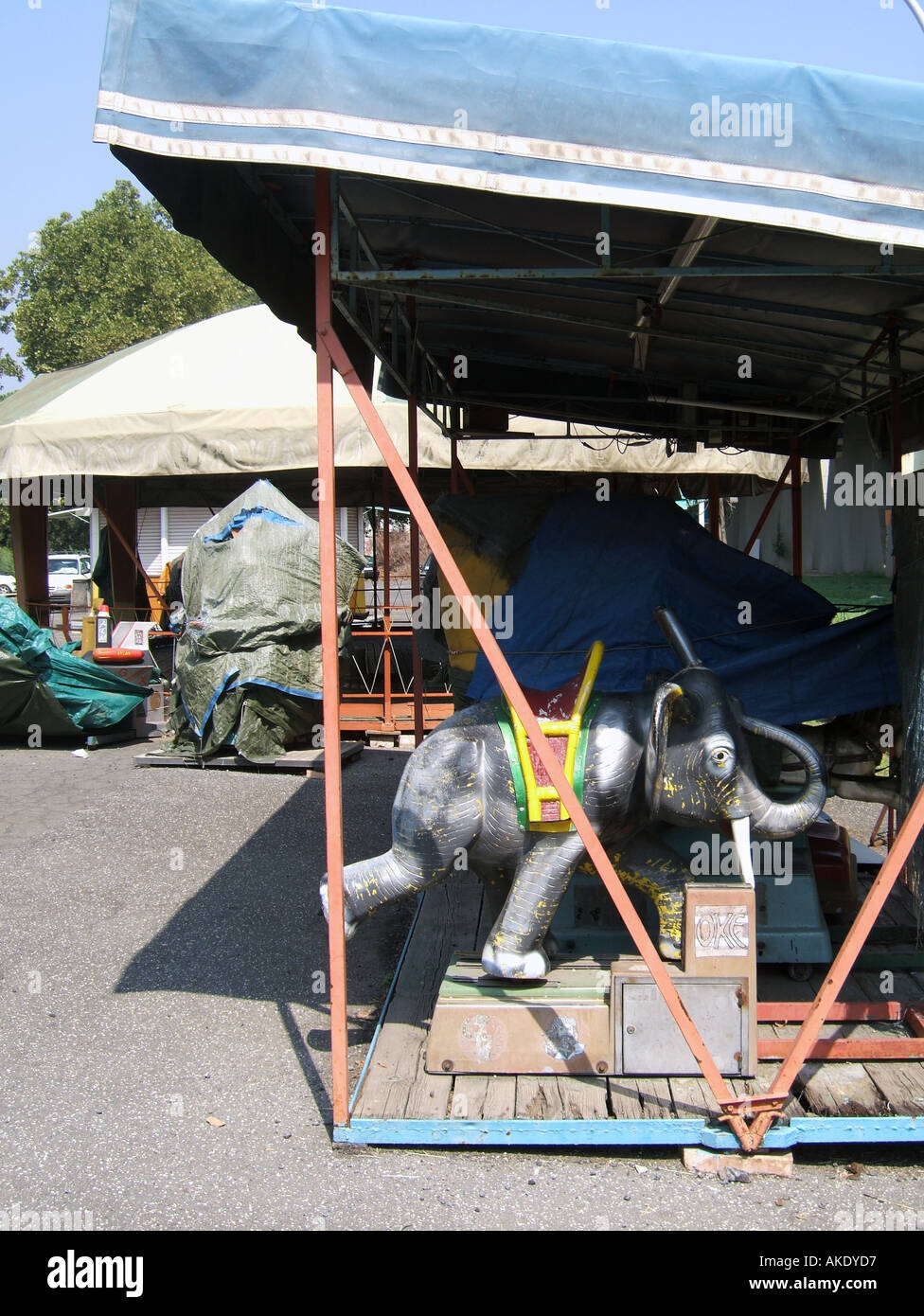 elephant ride in run down fair ground Stock Photo - Alamy
