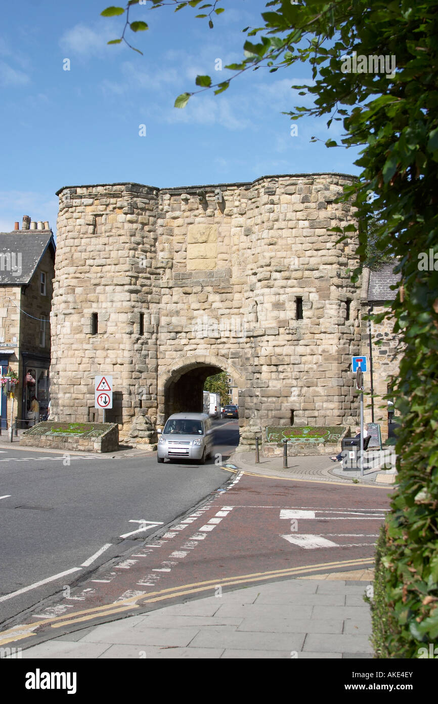 Bondgate tower Alnwick Northumberland England UK Stock Photo Alamy