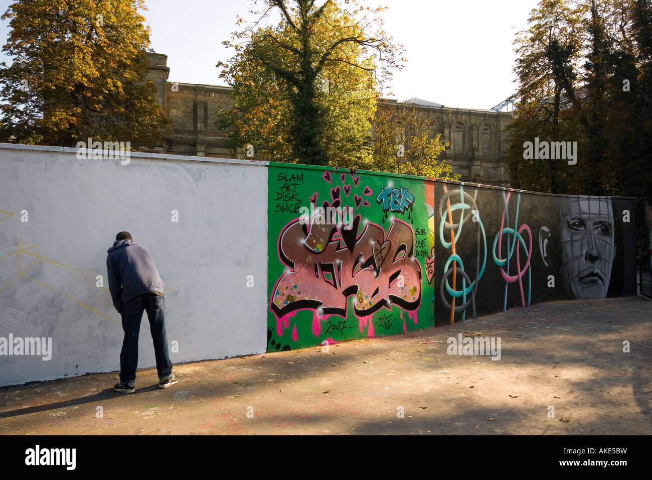 Spray paint artist teenager hi-res stock photography and images - Alamy