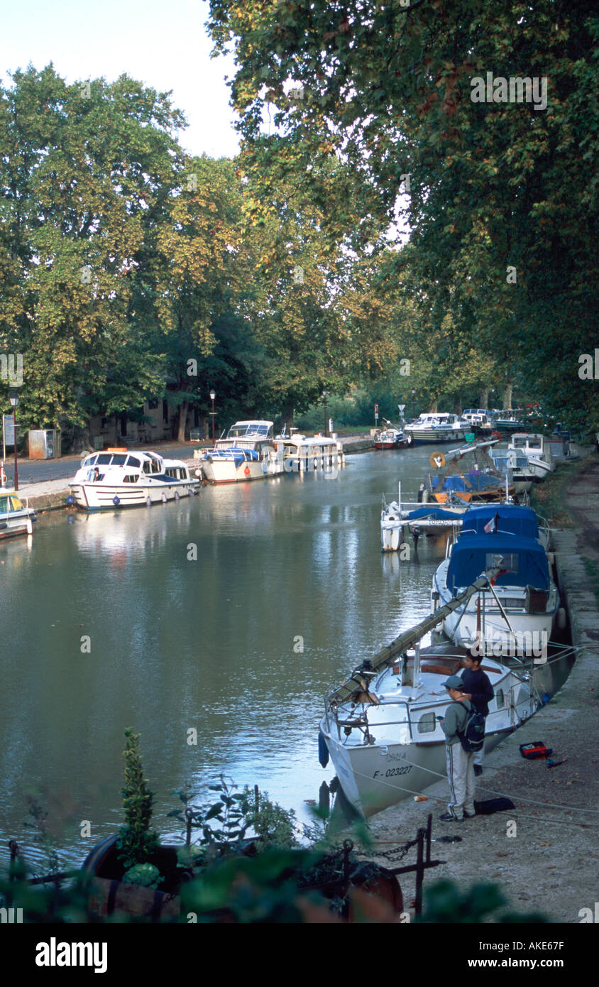 Boats moored along the Canal du Midi, Capestang, Herault 34, Languedoc-Roussillon, France Stock Photo