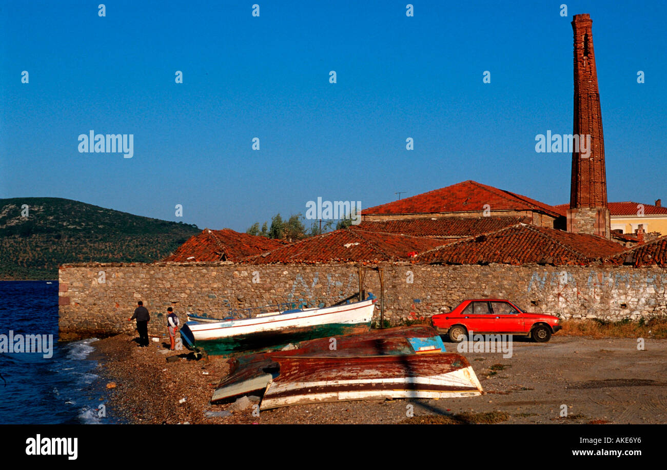 Europa, Griechenland, Lesbos, Bucht von Geras, Perama, altes Fabrikgebäude Stock Photo