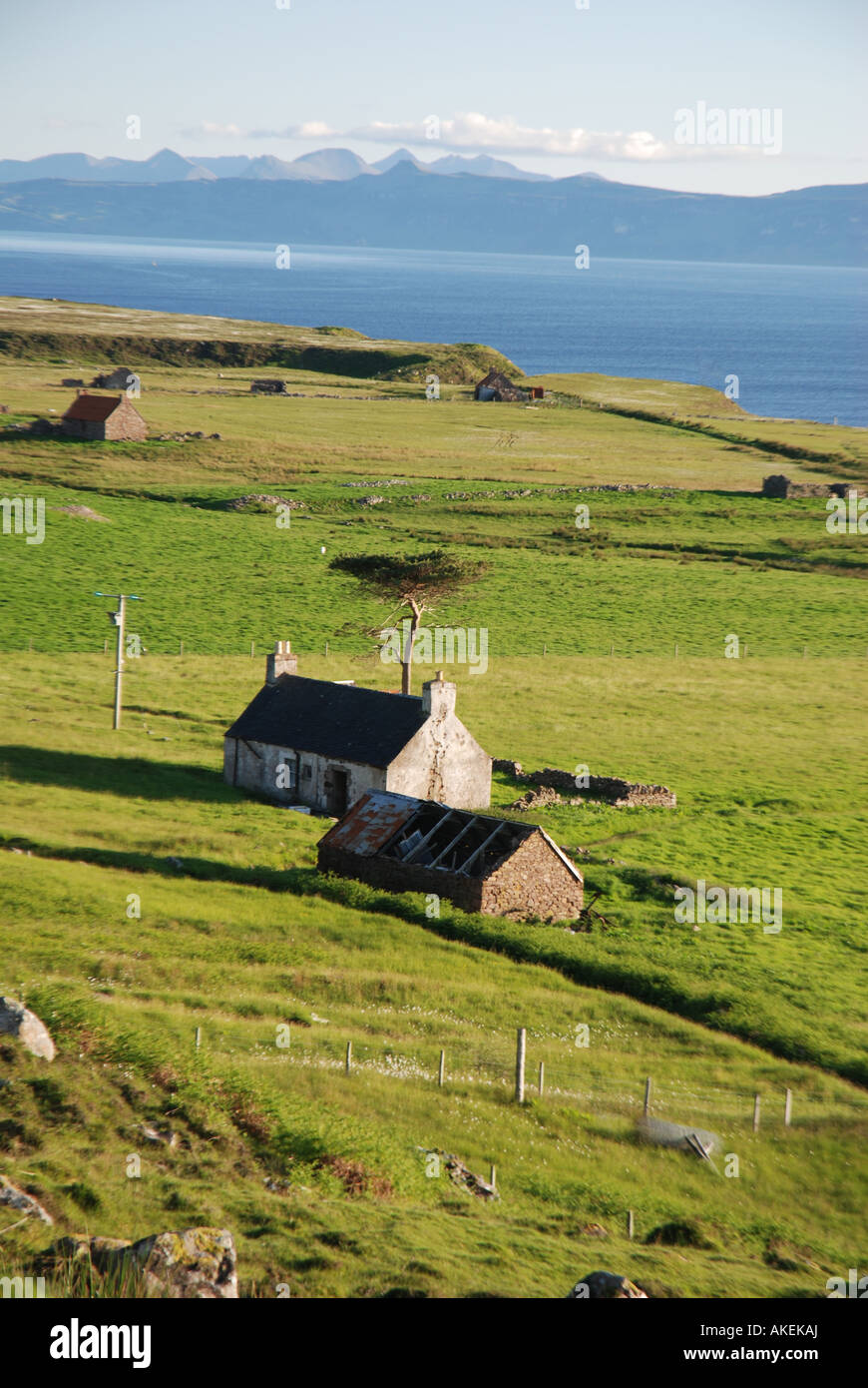Small farms along Inner Sound north of Applecross, in back Island of Skye, Atlantic coast, NW Highland Scotland Stock Photo