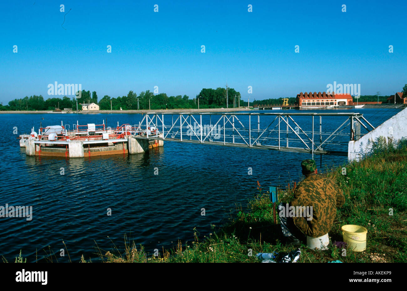 Russland, Kaliningrad (Königsberg), Prawdinsk (Friedland), Angler an