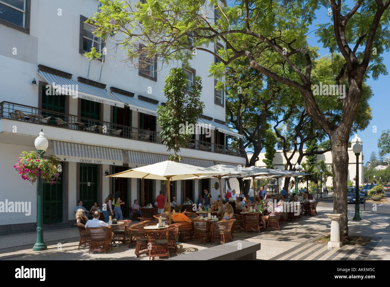 Cafe in the city centre on the corner of Avenida Arriaga and Avenida Zarco, Funchal, Madeira, Portugal Stock Photo