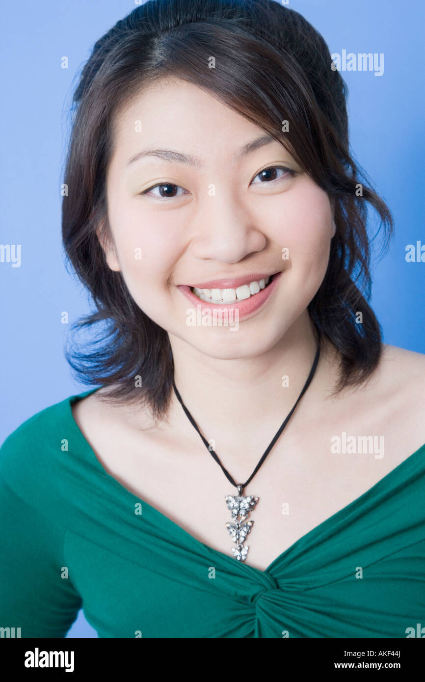 Portrait of a young woman smiling Stock Photo - Alamy
