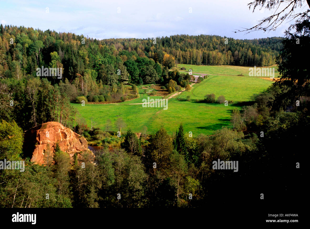 Lettland Gauja Nationalpark Bei Cesis Zwartas Felsen Links Vorne Stock Photo Alamy