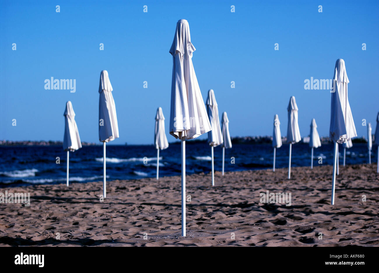 Best Beach Parasols for a Fun and Safe Day by the Sea