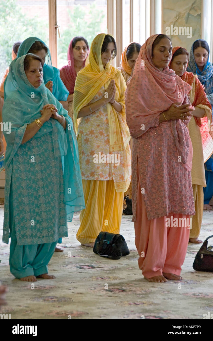 Guru granth sahib woman hires stock photography and images Alamy