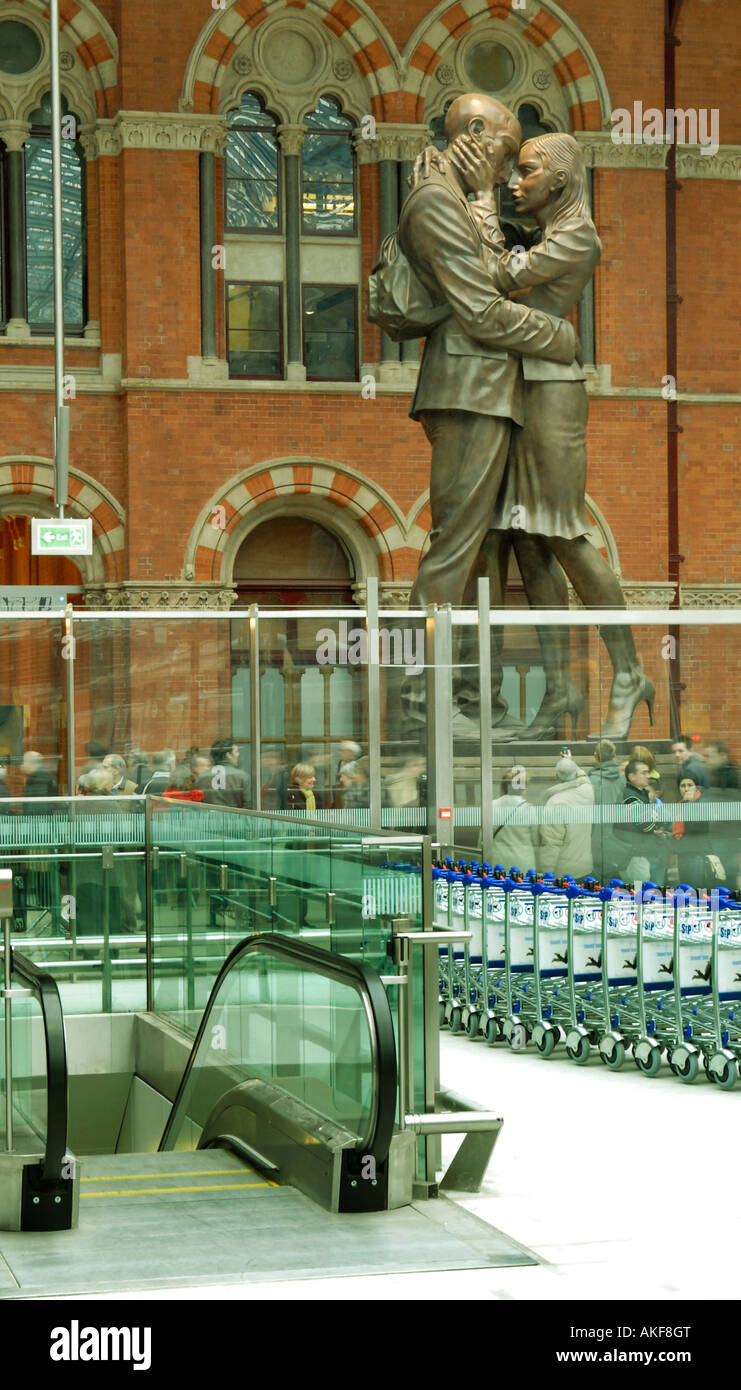 The nine metre high bronze statue ' The Meeting Place ' by Paul Day at St Pancras International Train station London England Stock Photo