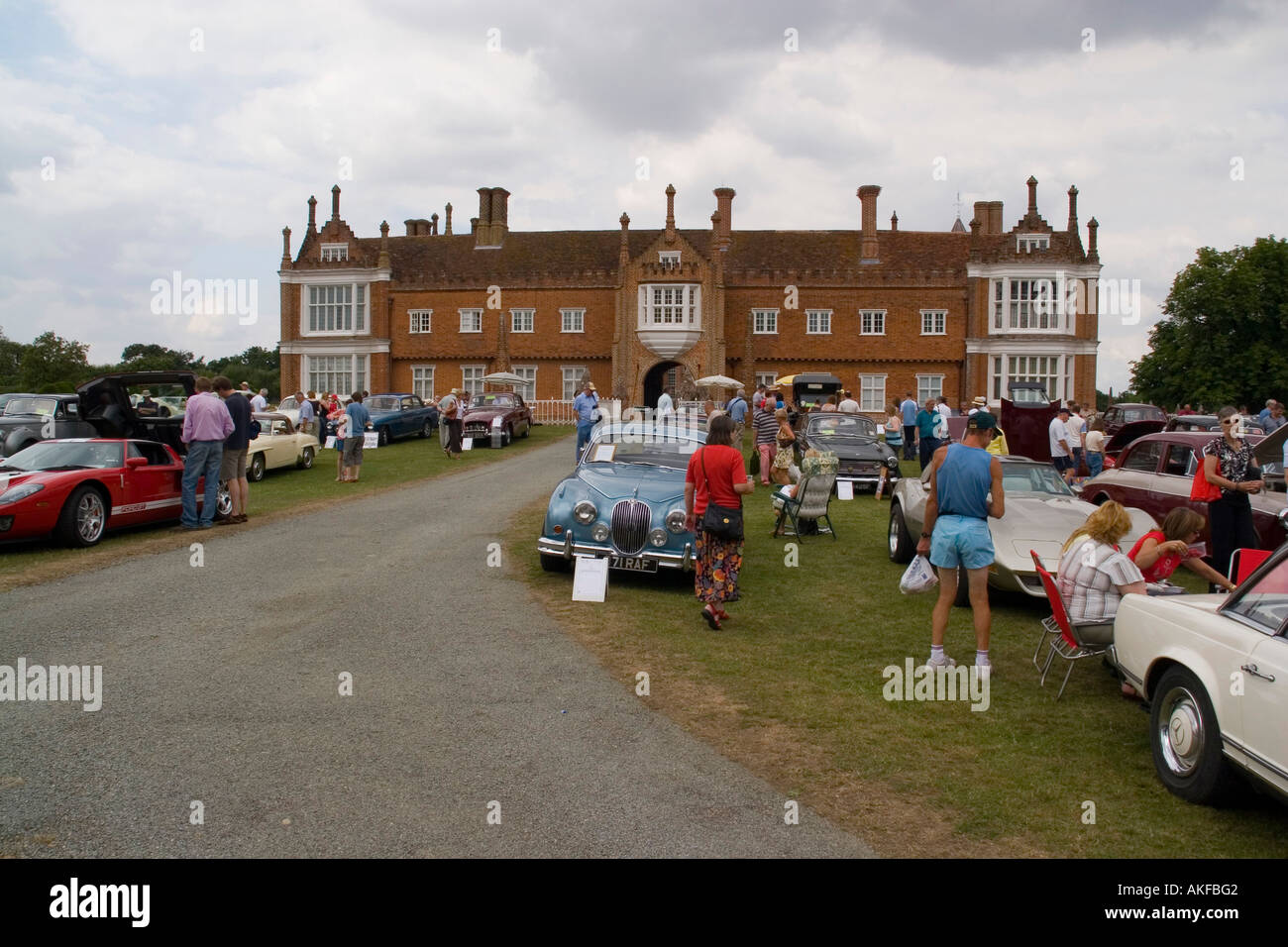 vintage car rally at helmingham hall suffolk Stock Photo Alamy