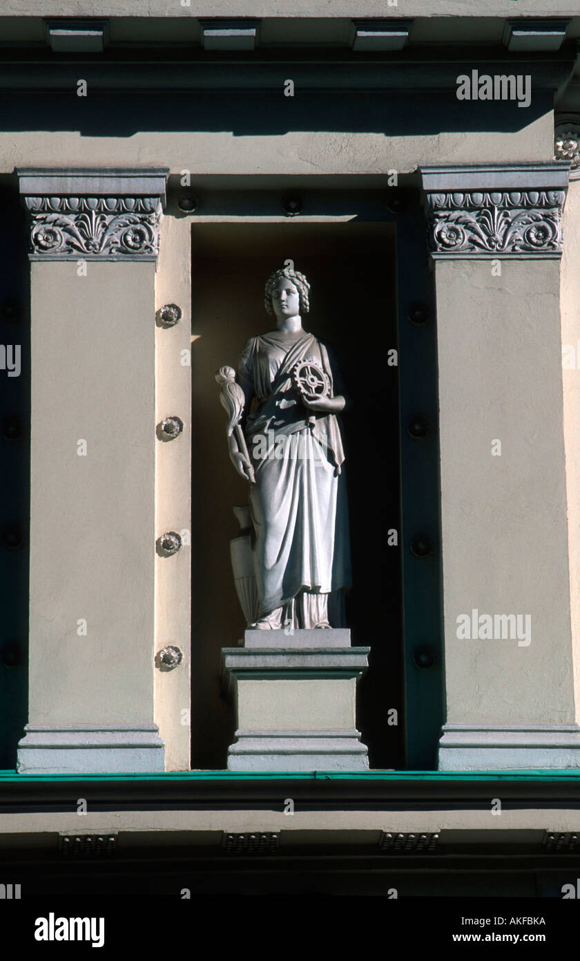 Osteuropa, Litauen, Klaipeda, Lindenstrasse 12 (Liepu gatve 12), Figur an der Fassade des Uhrenmuseums Stock Photo