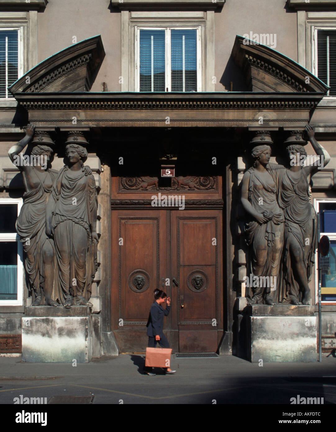 Wien 1, Josefsplatz, Karyatiden am Portal des Palais Pallavicini Stock Photo