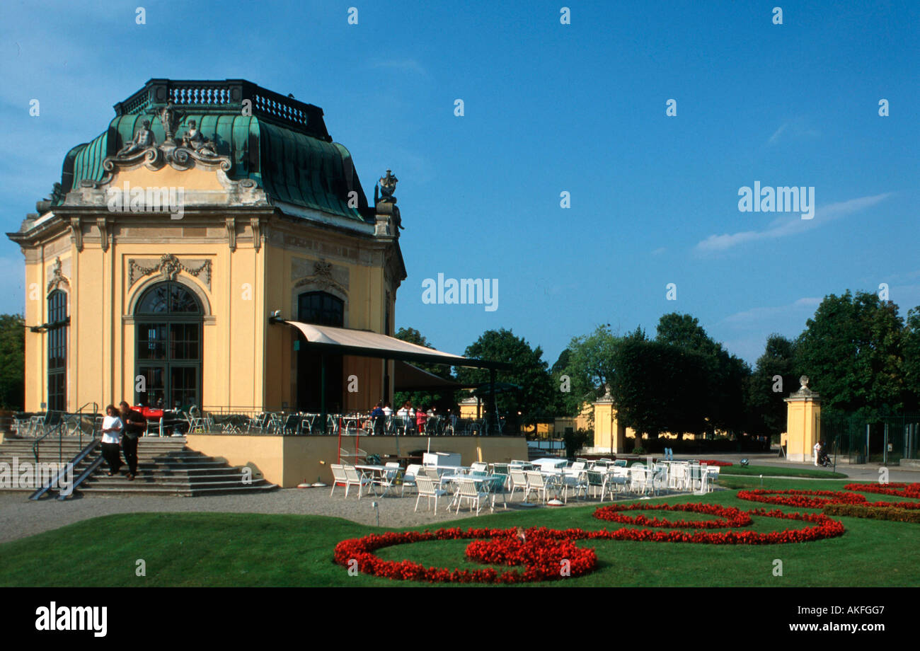 Wien 13, Schönbrunn, Tiergarten, der ehem. kaiserliche Frühstückspavillon, heute ein Café-Restaurant Stock Photo