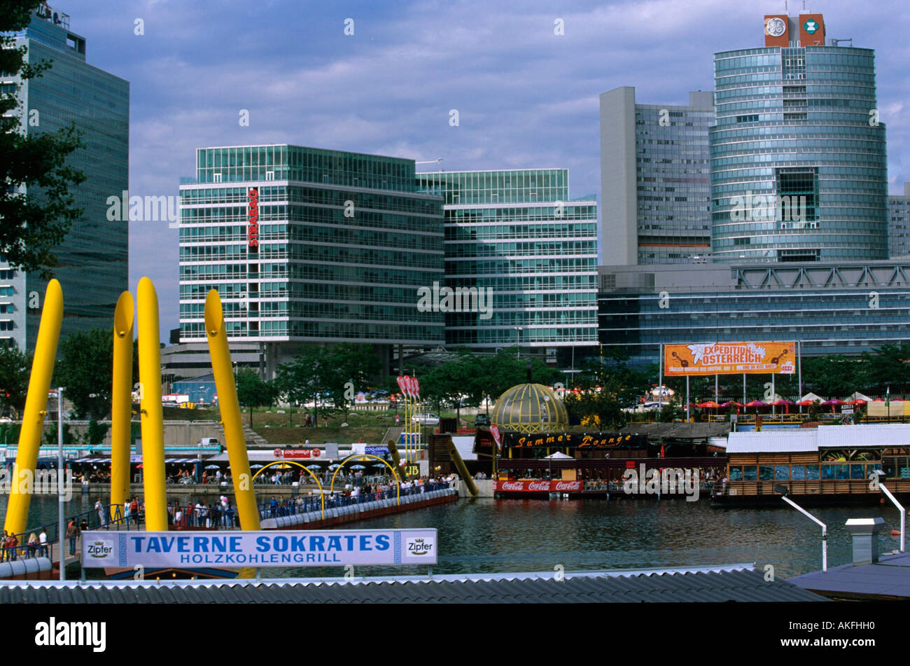 Blick von der Donauinsel auf die UNO-City und 'Copa Kagrana' Stock Photo
