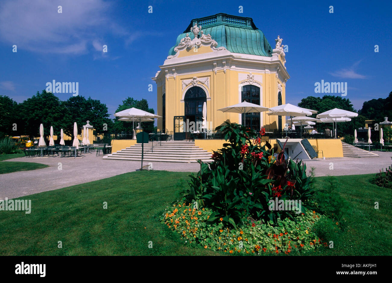 Österreich, Wien 13, Schönbrunn, Tiergarten, der ehem. kaiserliche Frühstückspavillon, heute ein Café-Restaurant Stock Photo