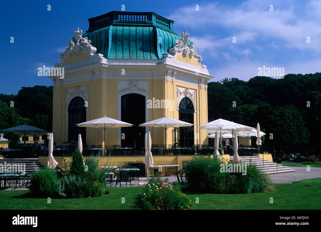 Österreich, Wien 13, Schönbrunn, Tiergarten, der ehem. kaiserliche Frühstückspavillon, heute ein Café-Restaurant Stock Photo