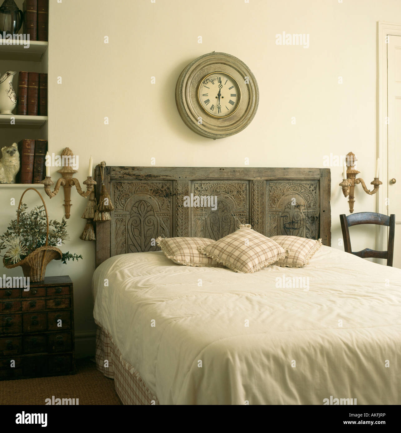 Antique headboard hires stock photography and images Alamy