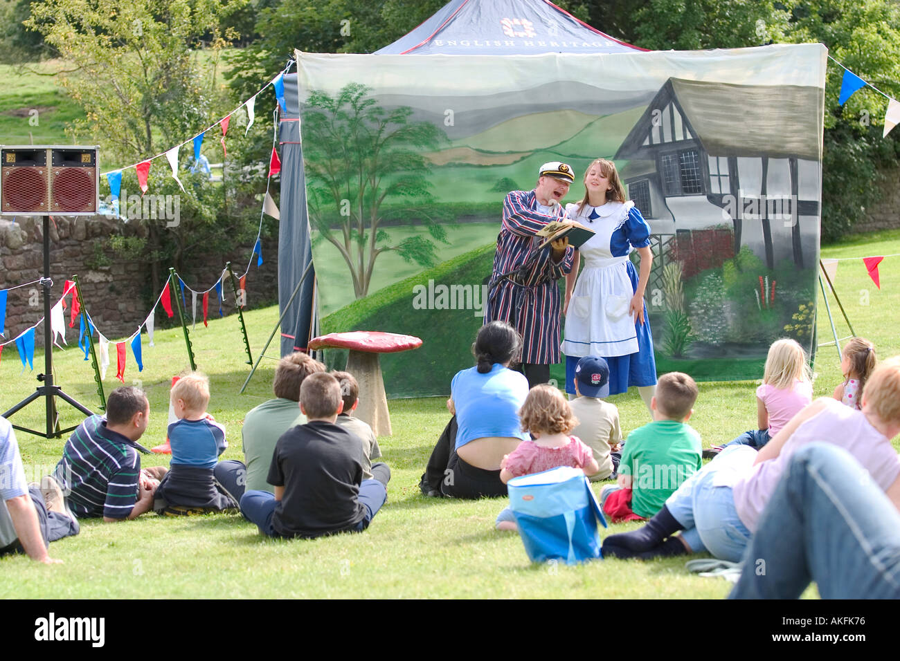 outdoor thetare production of alice in wonderland beeston cheshire uk 2005 Stock Photo