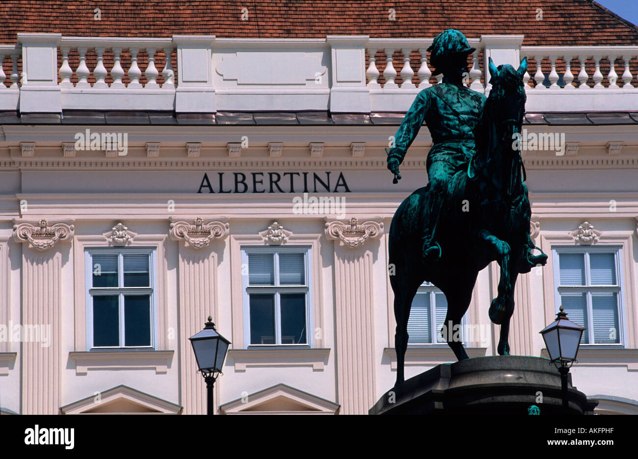 Österreich, Wien, Albertinaplatz, Reiterstatue des Habsburger Erzherzog Albrecht auf der Albrechtsrampe vor dem Palais Erzherzog Stock Photo