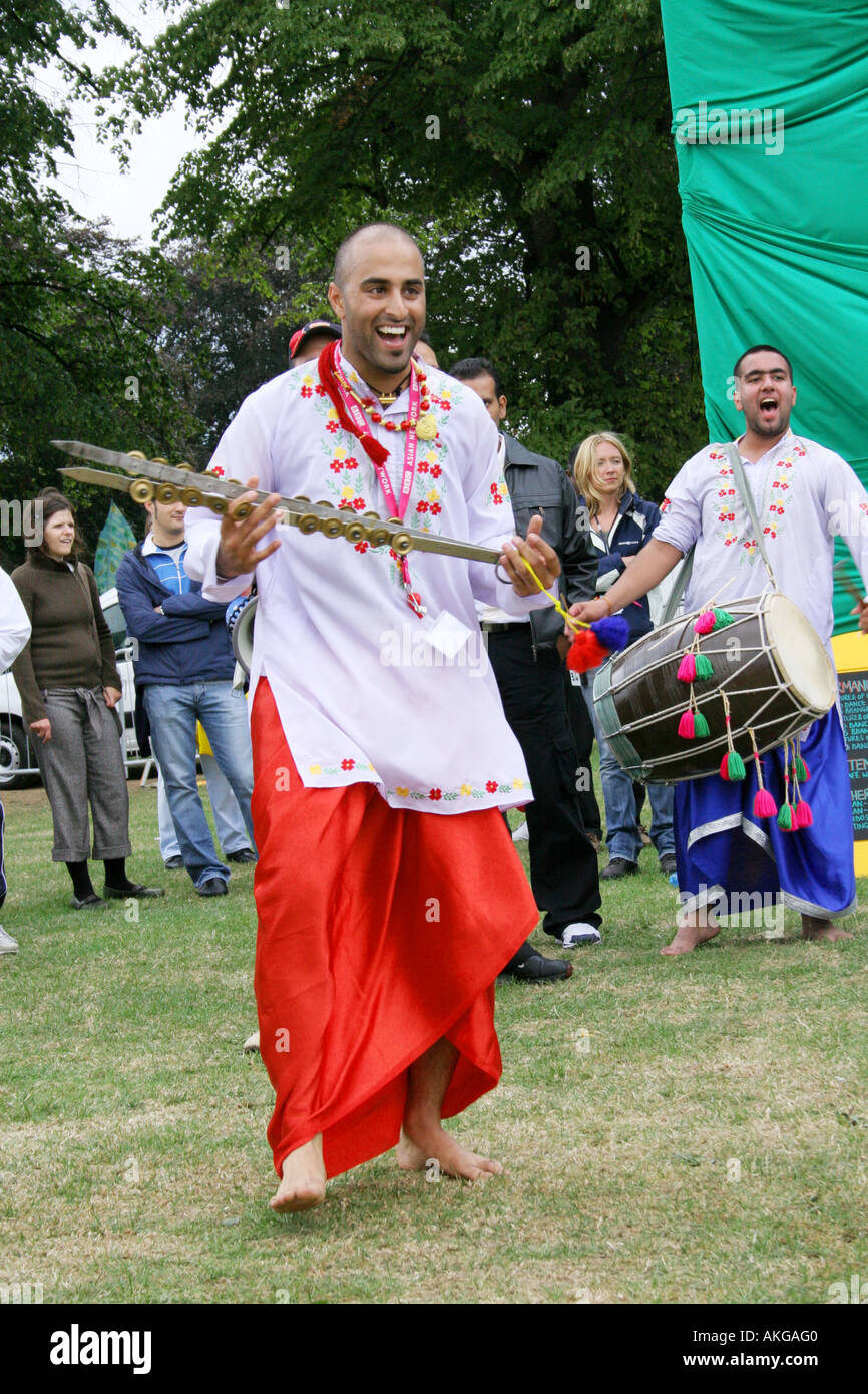 Dancing at The London Mela Gunnersbury Park London Stock Photo Alamy