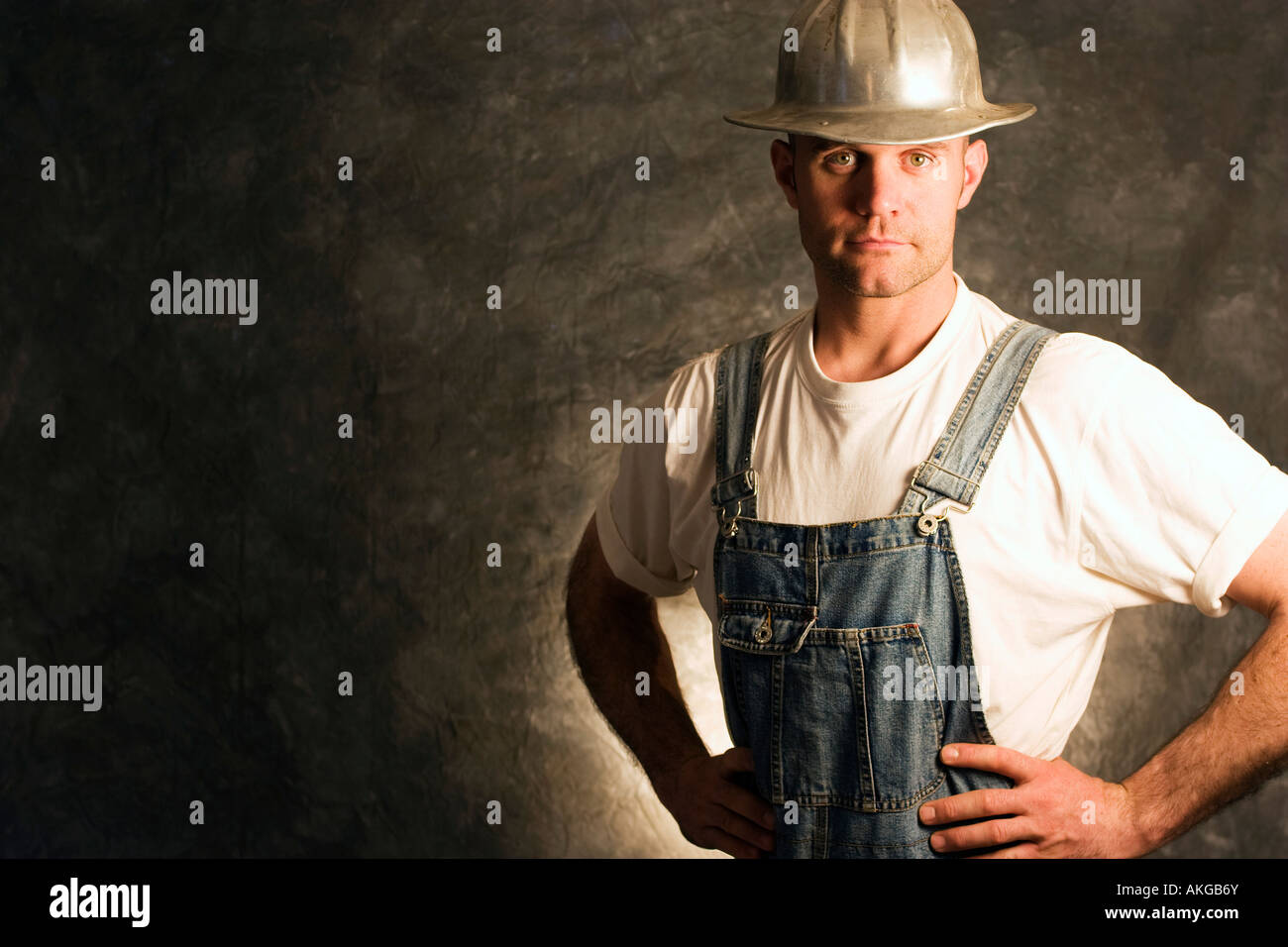 Oilfield worker 30 40 years old construction worker roughneck