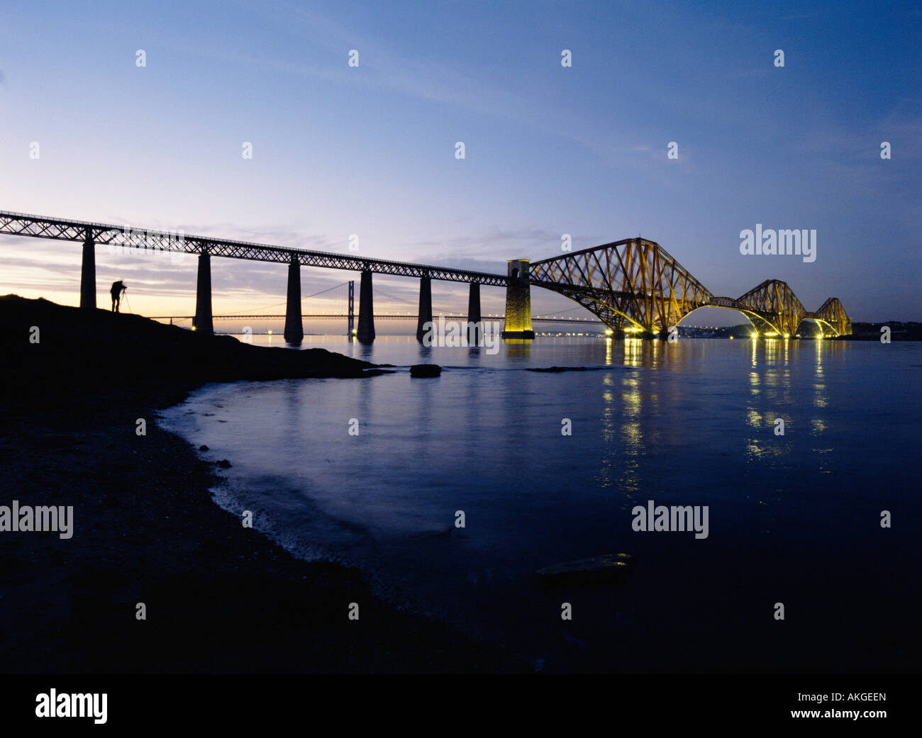 dh Victorian Cantilever RAILWAY BRIDGE FORTH BRIDGE Floodlit bridges scotland bridges night uk famous landmark people photographer taking photograph Stock Photo