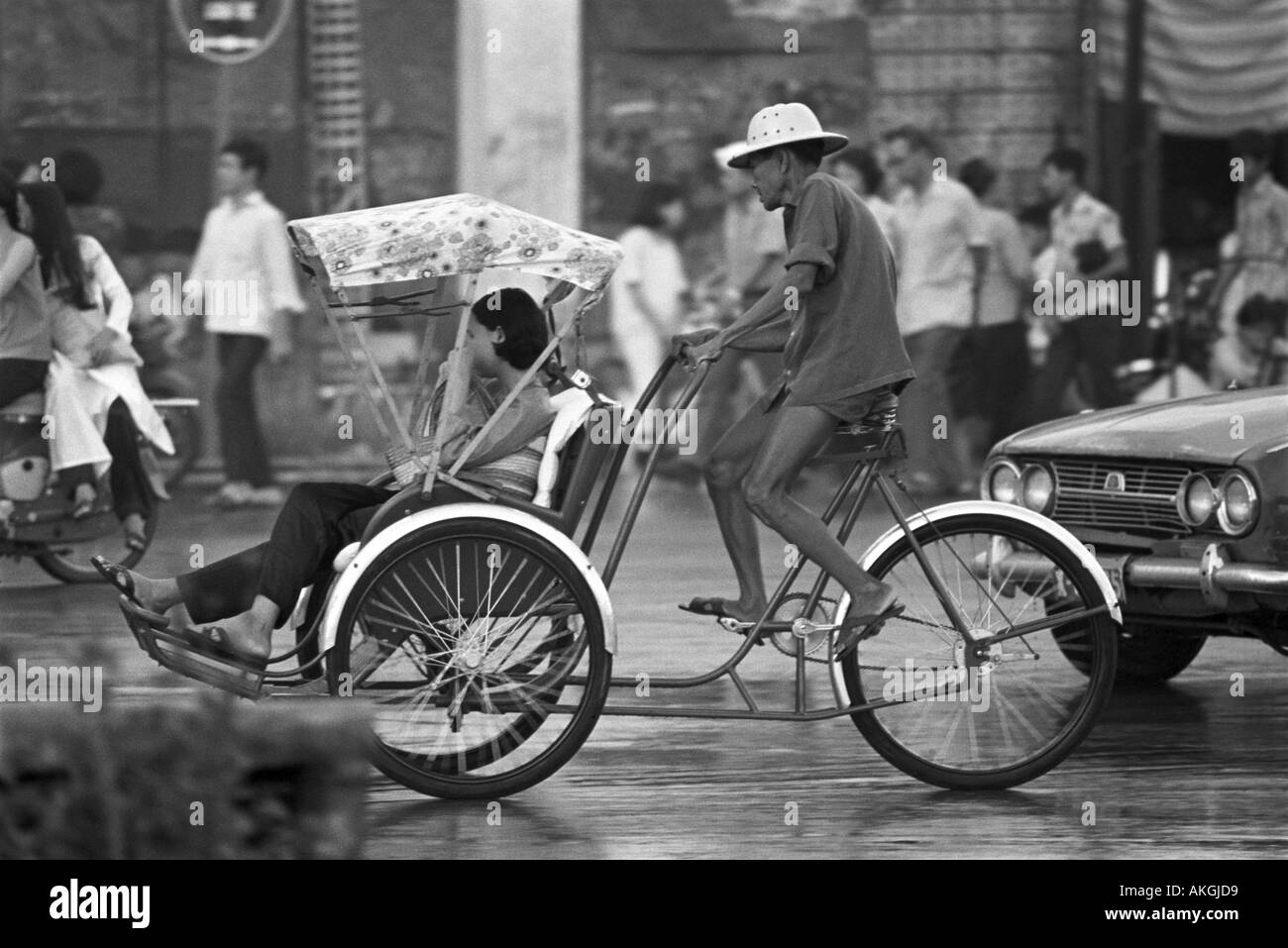 Pith helmet woman hi-res stock photography and images - Alamy