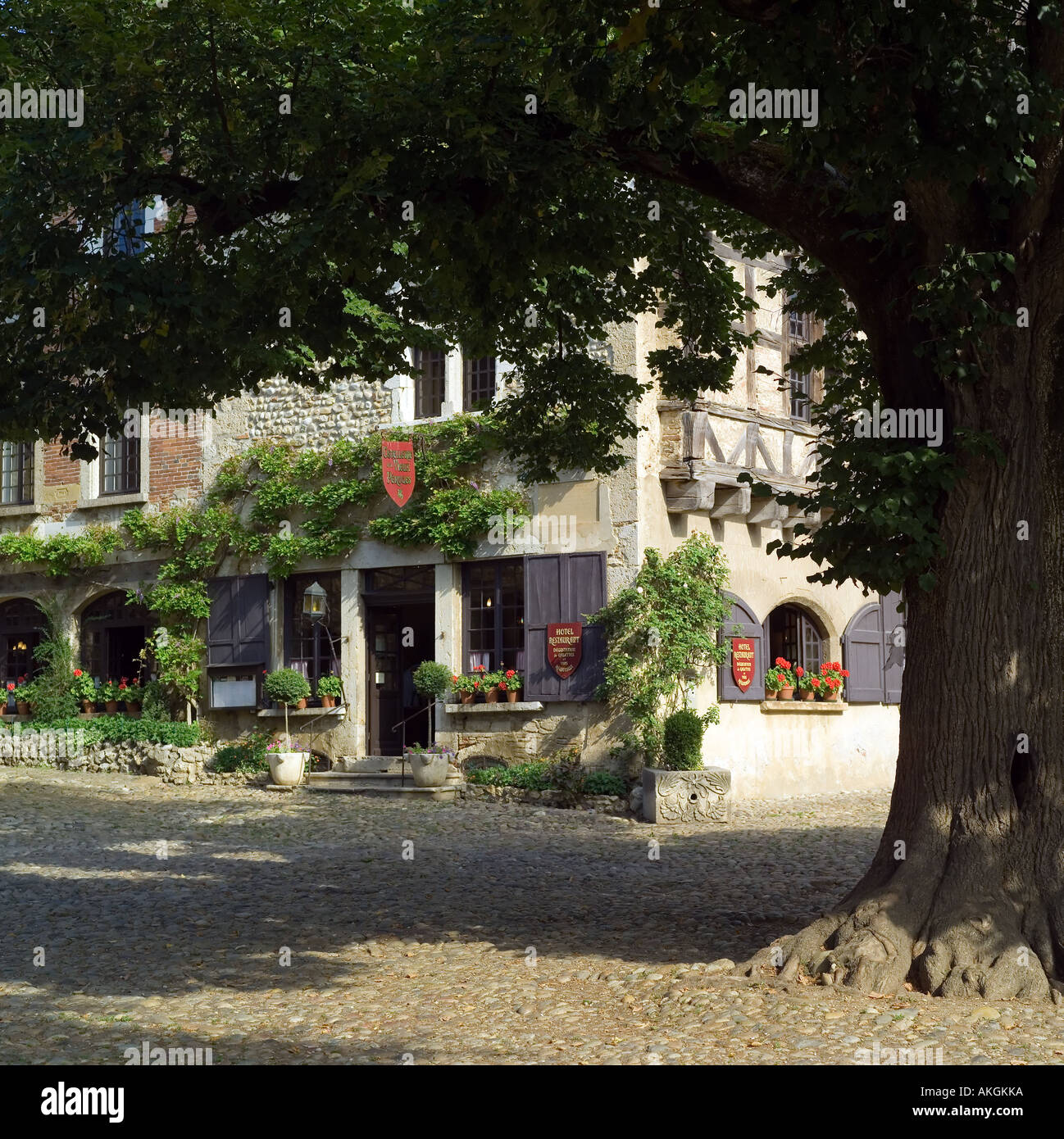 La place du tilleul hi-res stock photography and images - Alamy