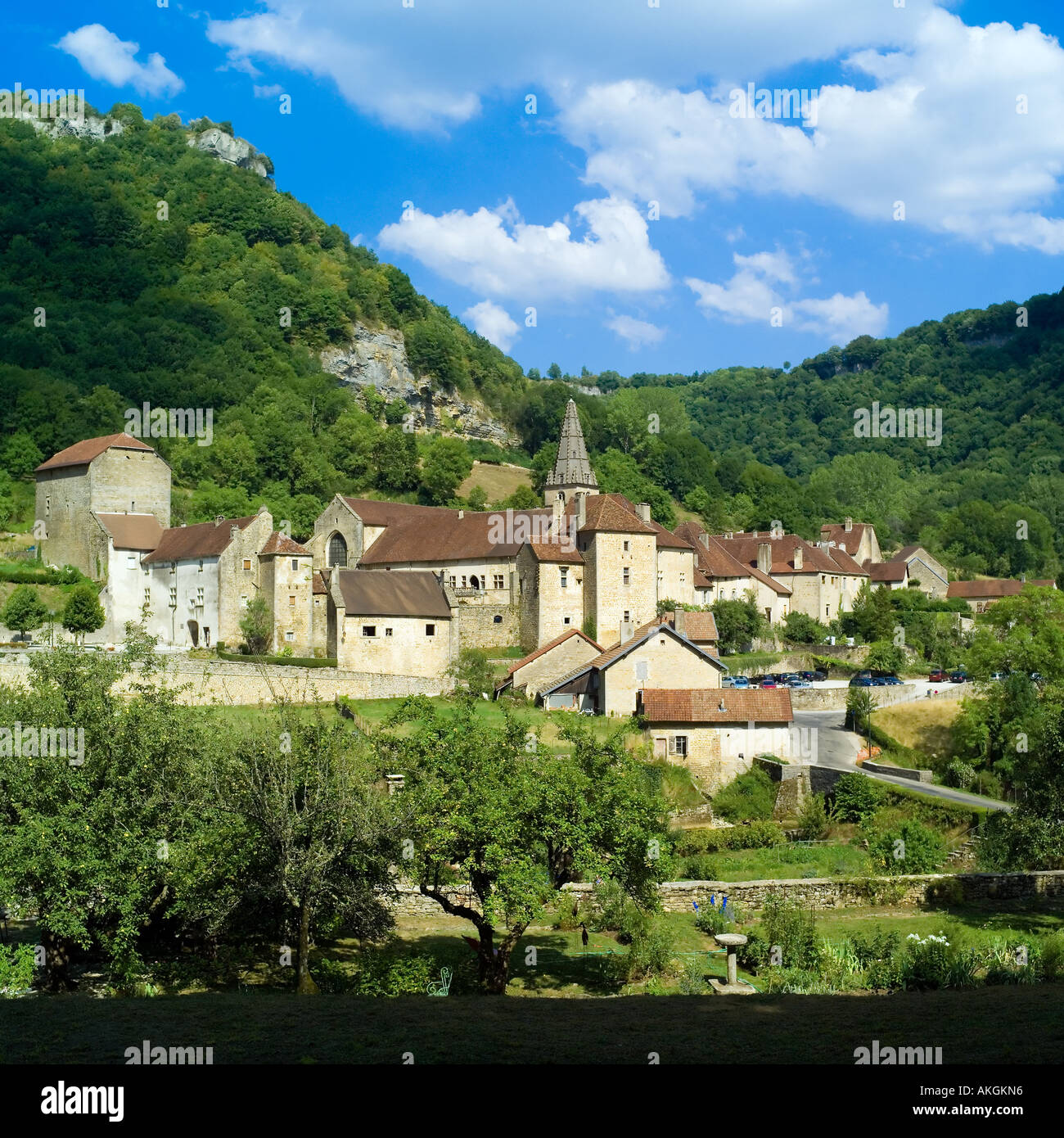 BaumelesMessieurs village, St Pierre Benedictine abbey, 15th century