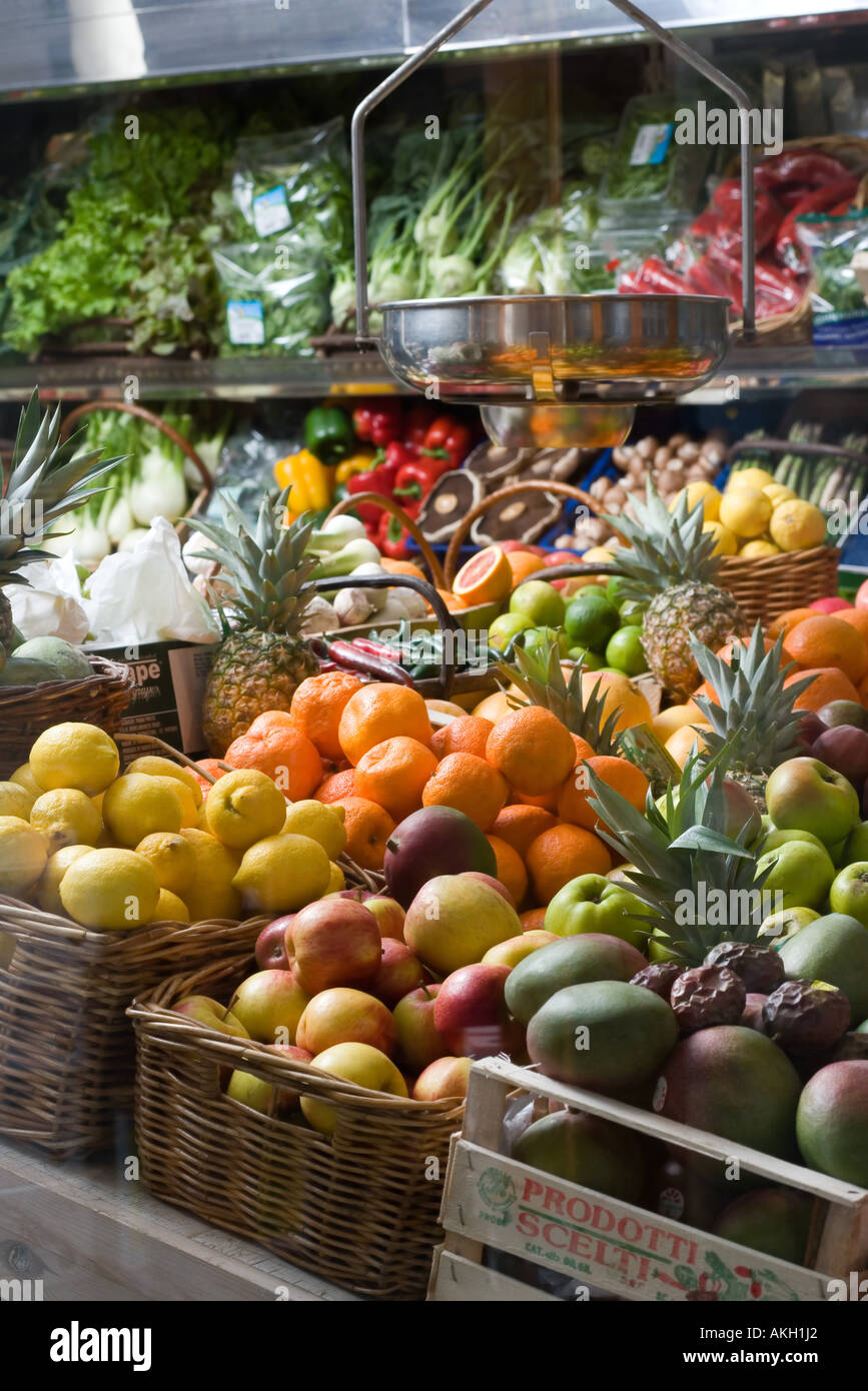 Organic fruit and vegetables in greengrocers Stock Photo - Alamy