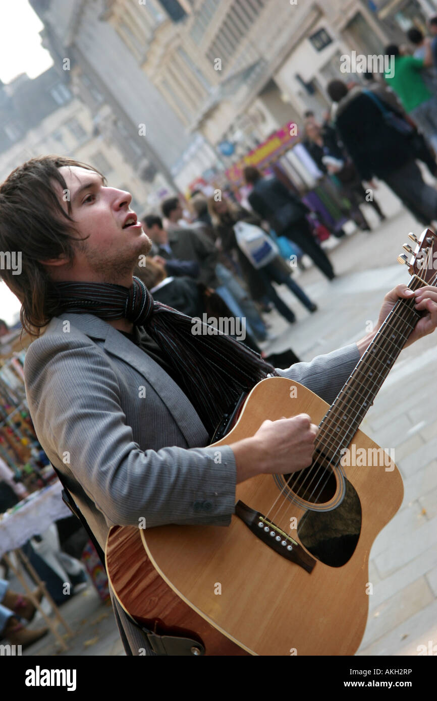 Busker in oxford hi-res stock photography and images - Alamy