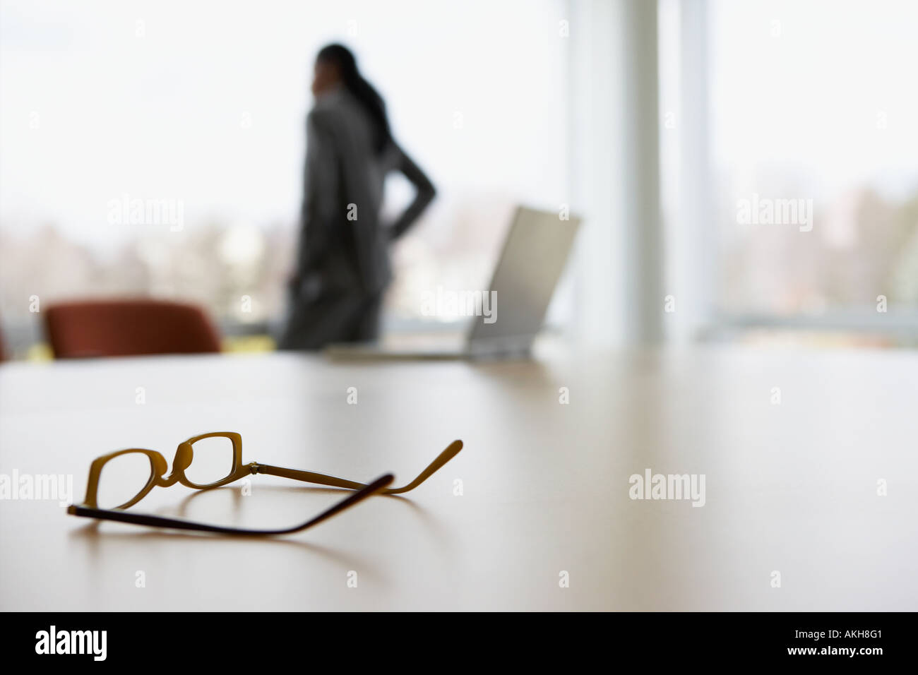 Businesswoman standing office hi-res stock photography and images - Alamy