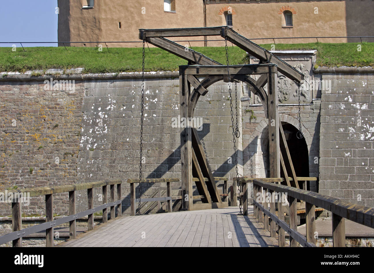 Palace with bridge Stock Photo - Alamy