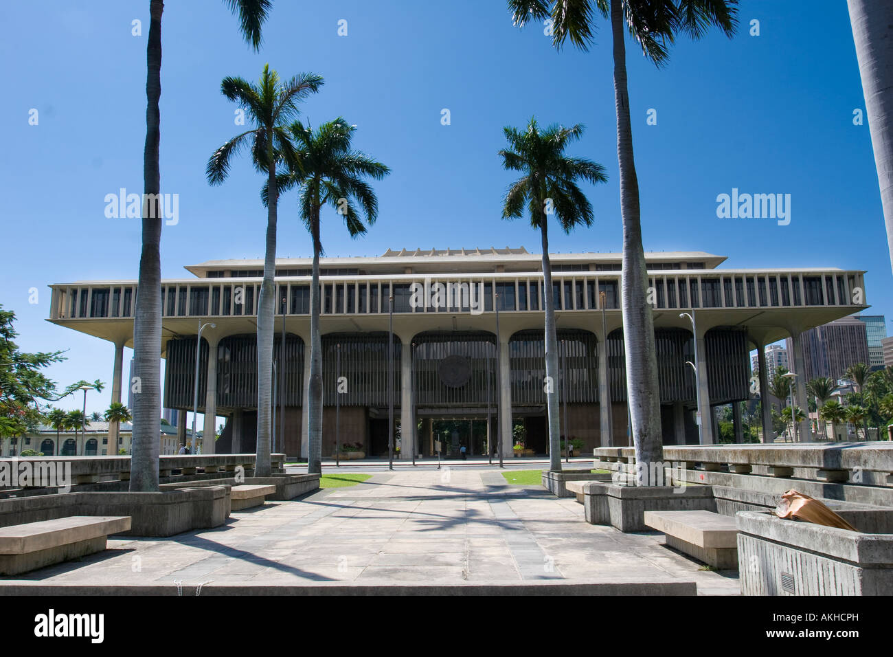 Palm trees leading to the front entrance of the Hawaii state capitol ...