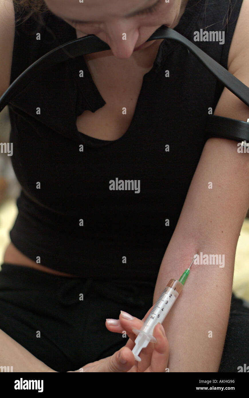 Heroin junkie shooting up drugs hires stock photography and images Alamy