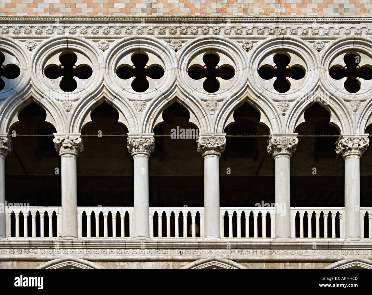 Venice 2005 Moorish colonnade design of the Doge s palace Stock Photo ...