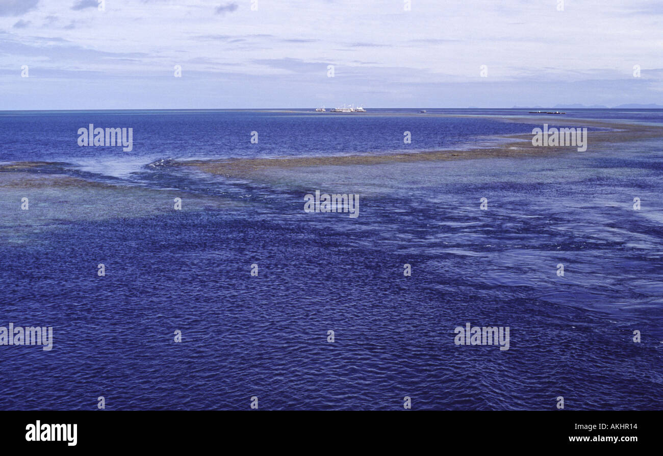 Rref Current Tidal current flows through a break in the Great Barrier Reef near ...