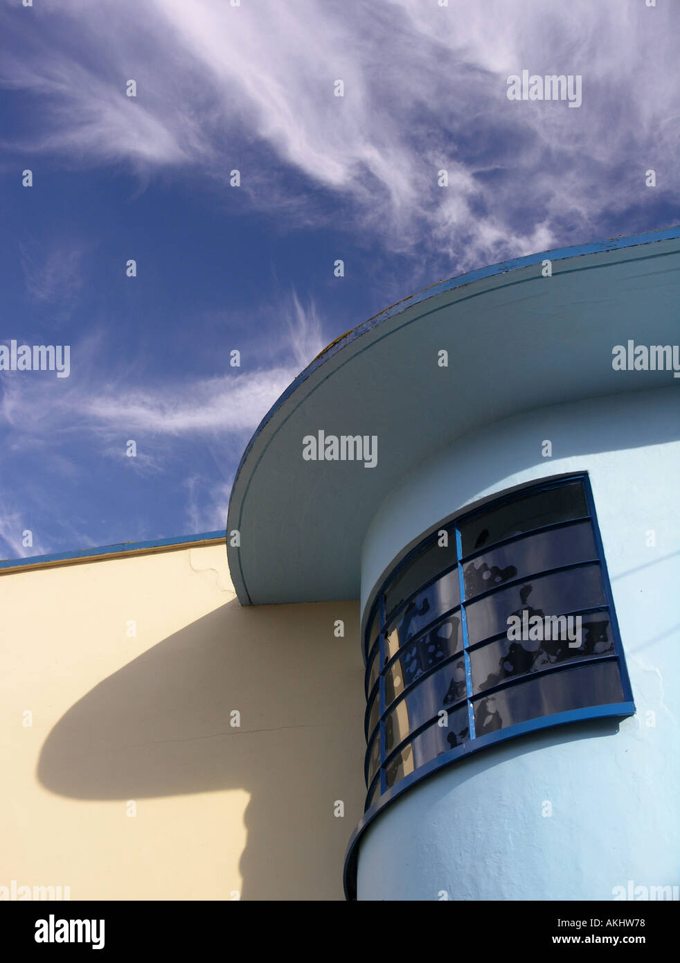 Curved art deco building hires stock photography and images Alamy