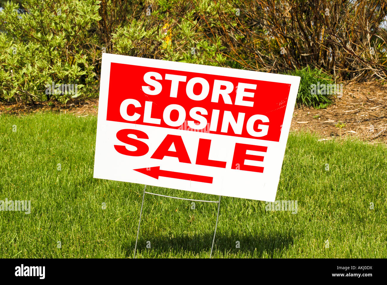 Store Closing notice board Stock Photo Alamy