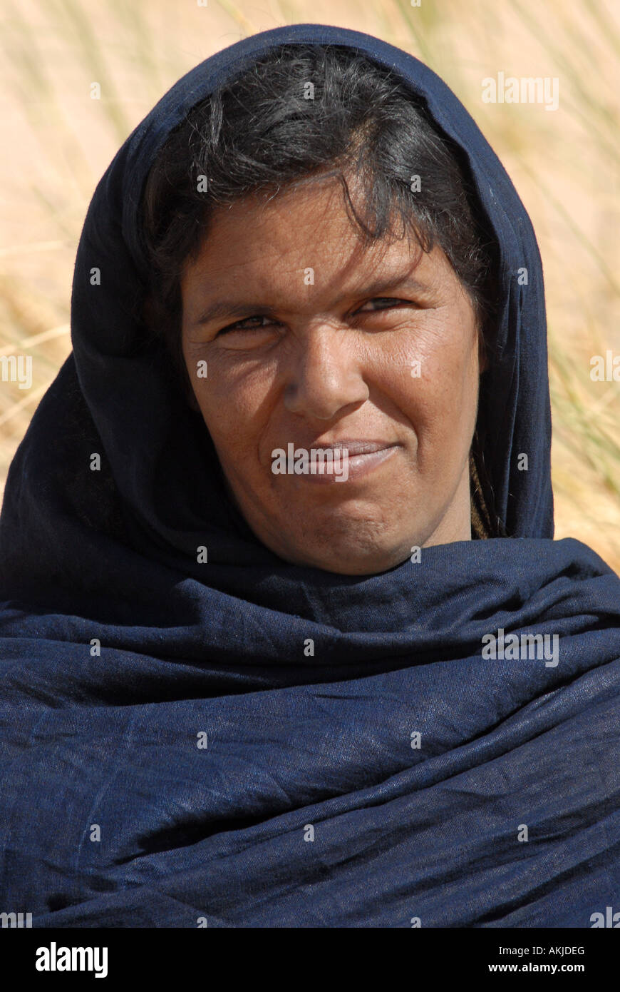 Nomadic woman Adrar region Mauritania Stock Photo