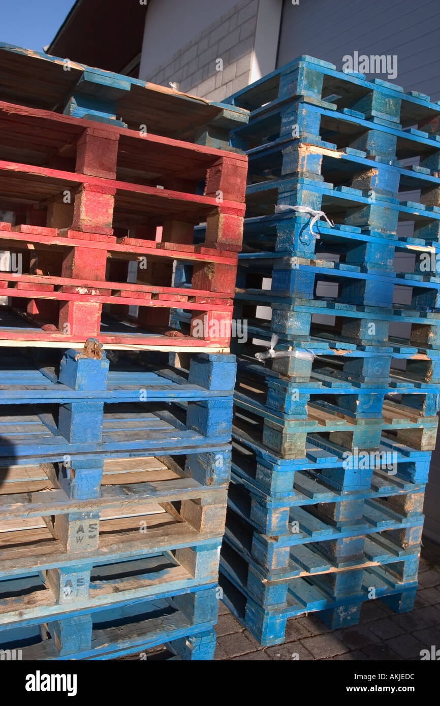 wooden pallets red and blue Stock Photo - Alamy