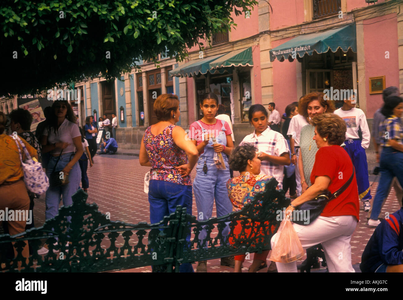 Mexican group teens hi-res stock photography and images - Alamy