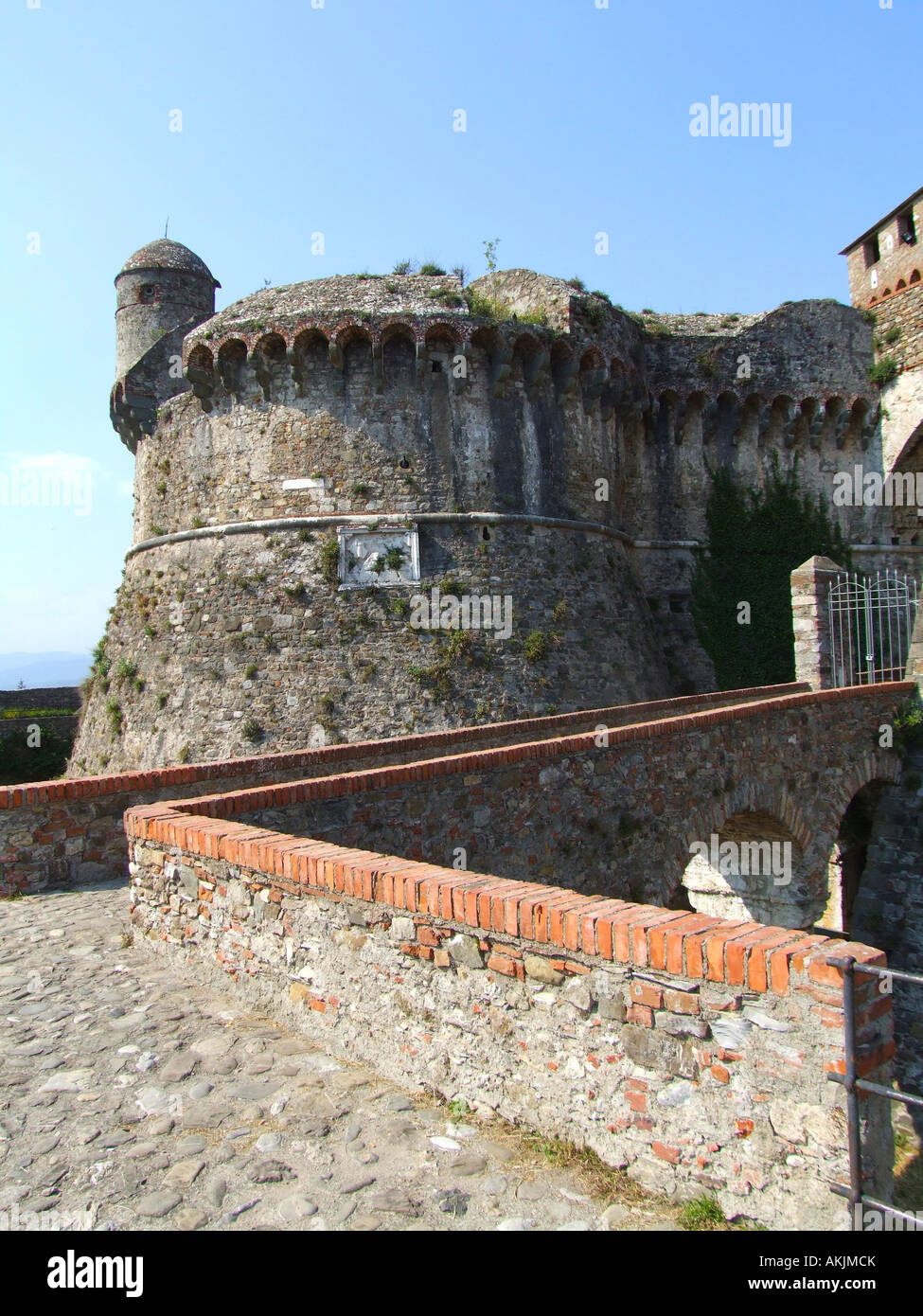 Fortress sarzanello hi-res stock photography and images - Alamy