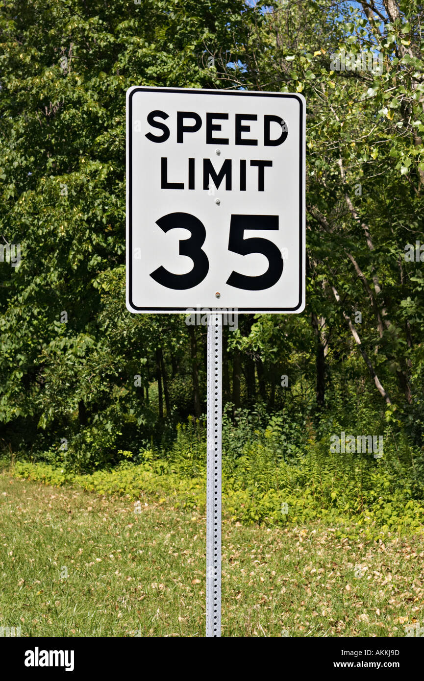 SIGNS Lincolnshire Illinois Speed limit 35 rectangular sign on metal post Stock Photo